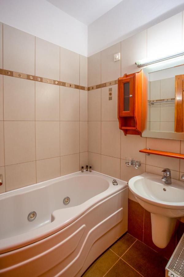 Hotel Adonis Мецово Екстер'єр фото